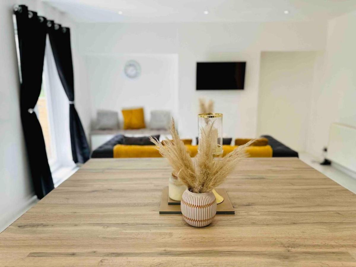 Charming 3-Bed Home Minutes From City Centre 노팅엄 외부 사진