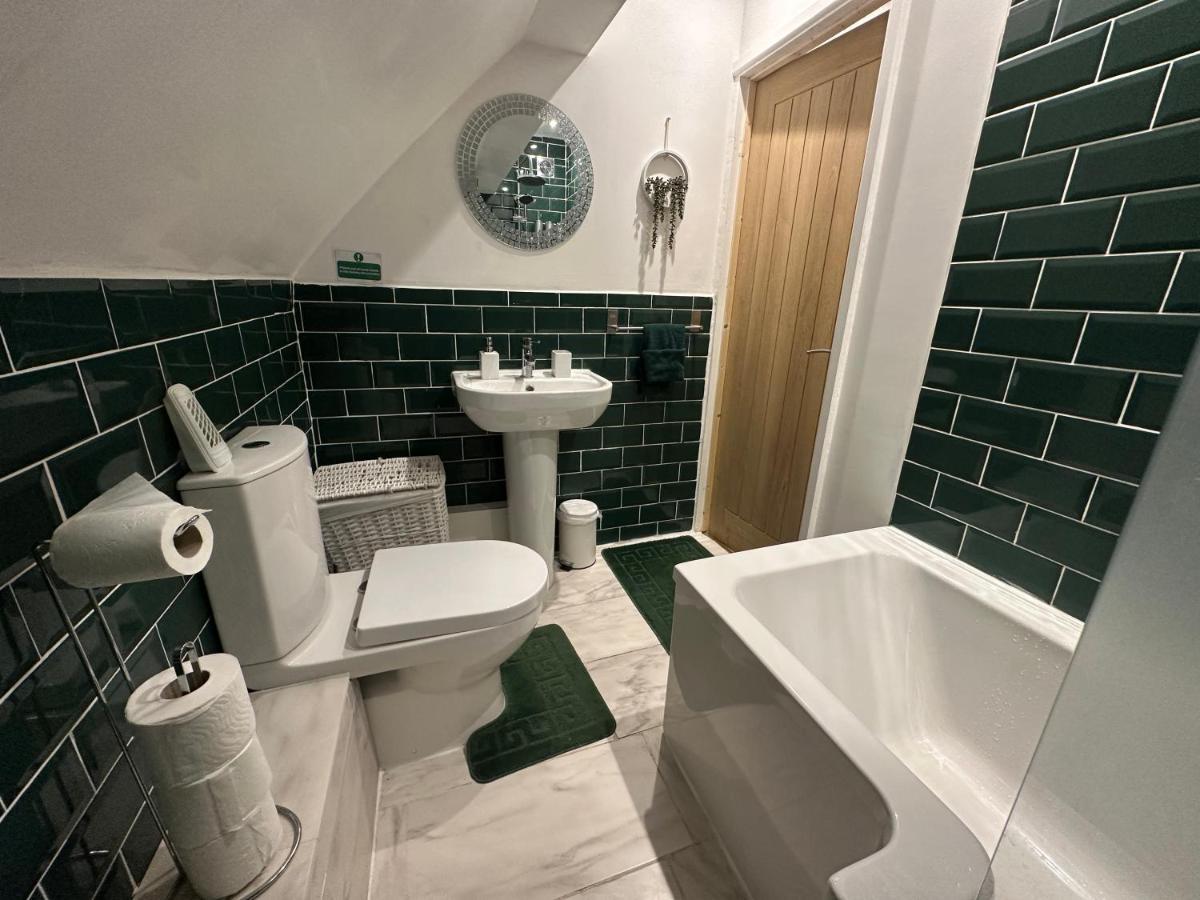 Charming 3-Bed Home Minutes From City Centre 노팅엄 외부 사진
