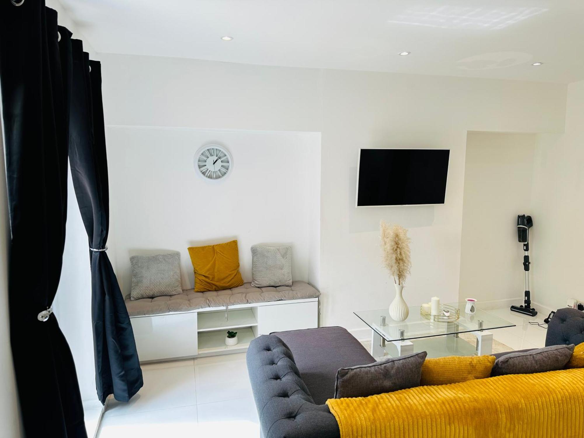 Charming 3-Bed Home Minutes From City Centre 노팅엄 외부 사진